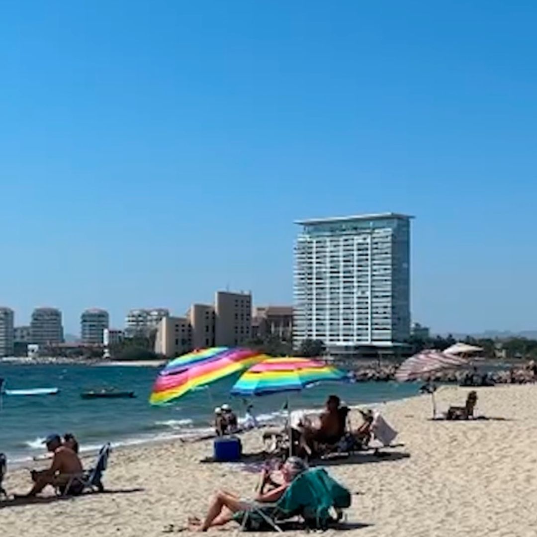 Un hombre murió en Puerto Vallarta tras caer al mar desde un paracaídas