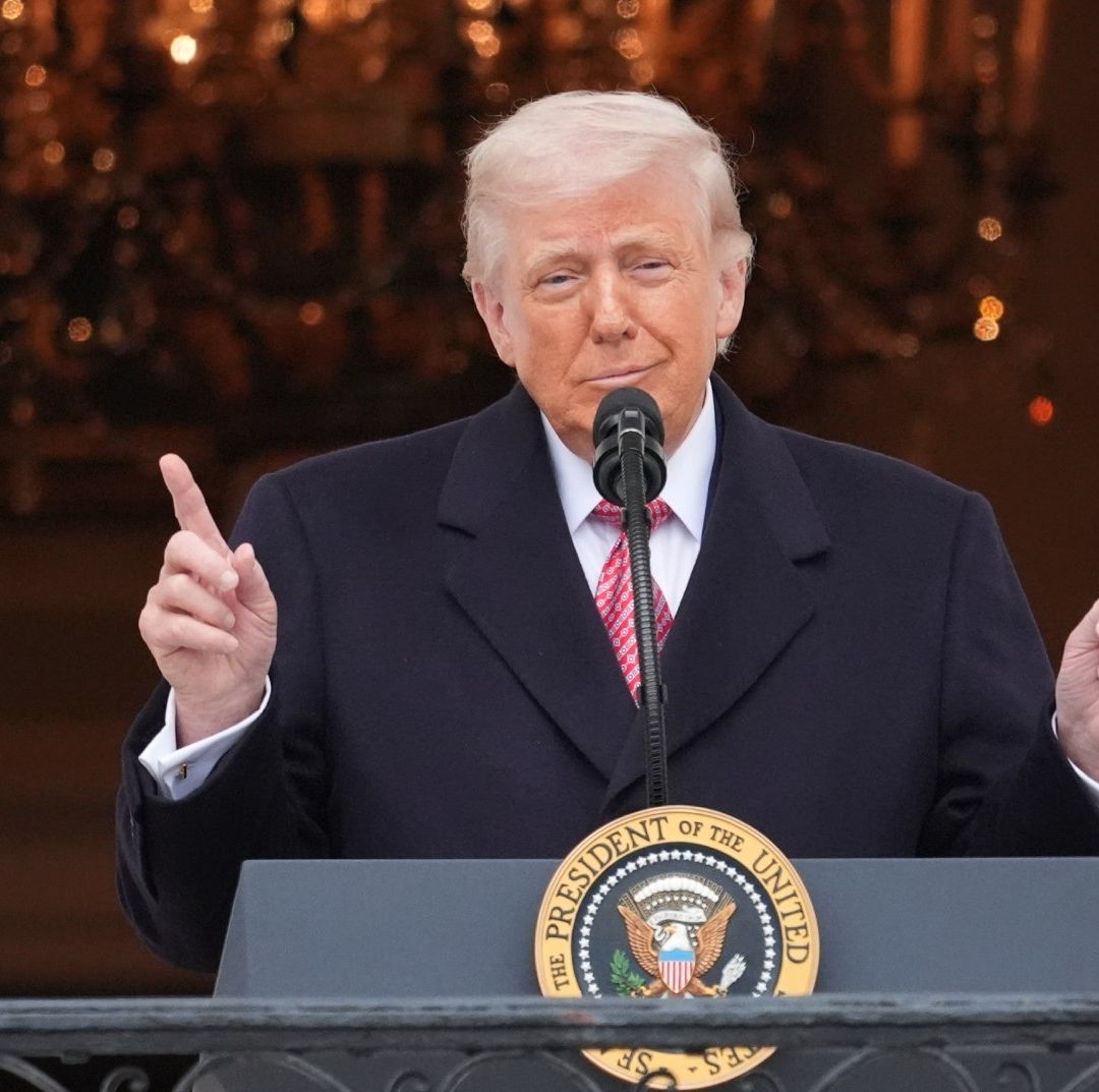 Trump Firma Orden Ejecutiva para Pagar a Personal de TSA ante Crisis de Aeropuertos