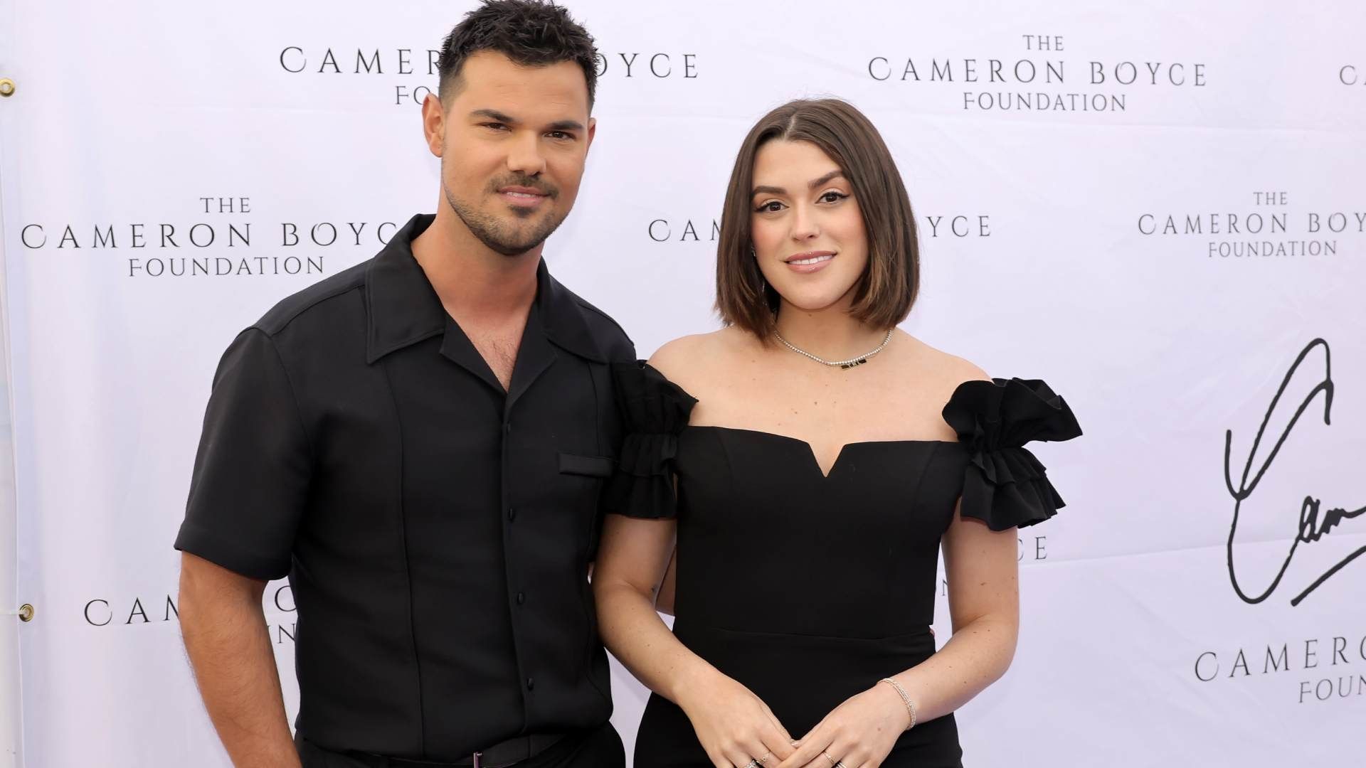 Taylor Lautner, Actor de 'Crepúsculo', y su Esposa, Taylor Dome, Esperan un Hijo