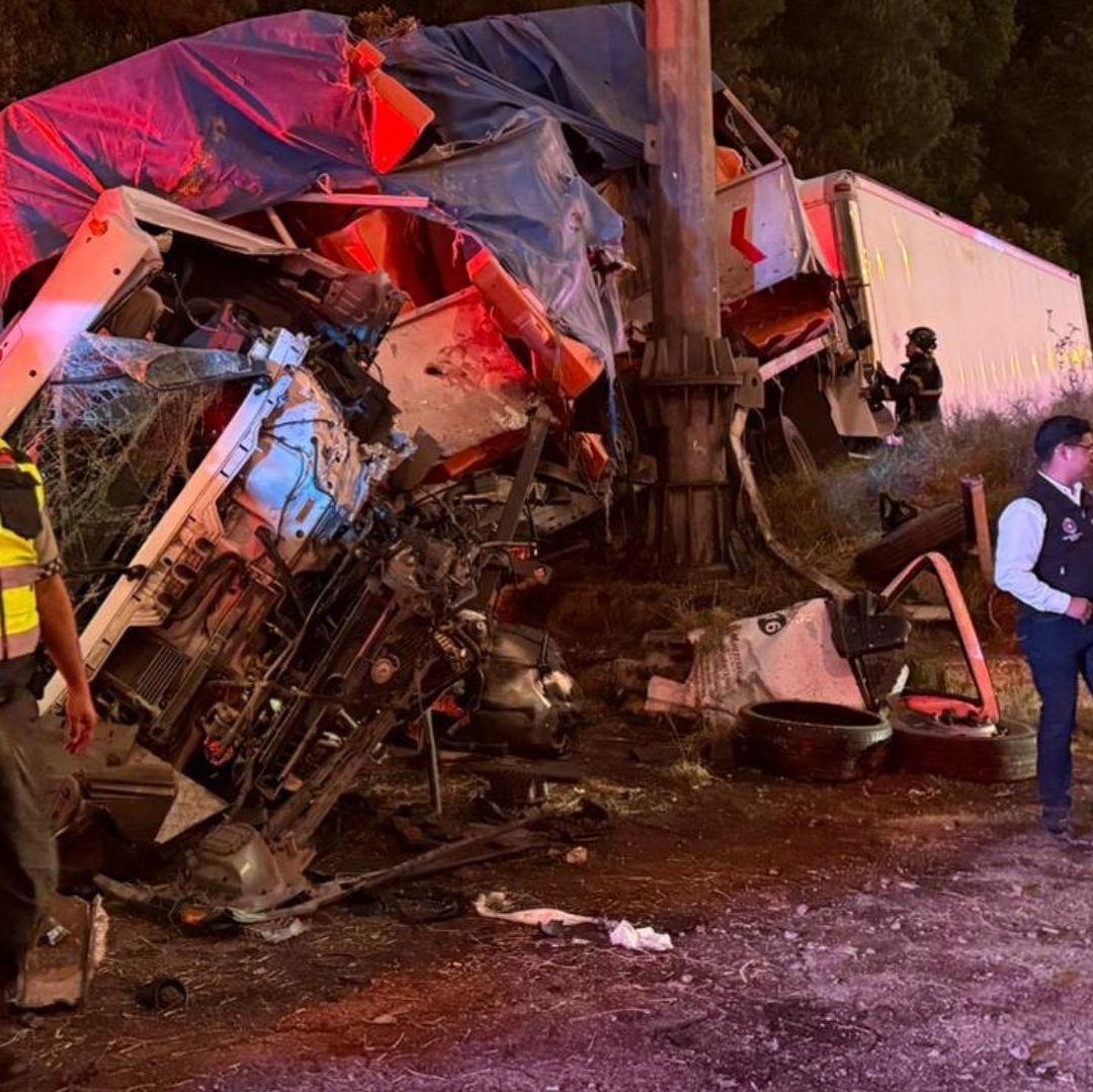 Accidente México-Toluca Hoy: Tráiler Pierde el Control, Vuelca y Provoca Caos