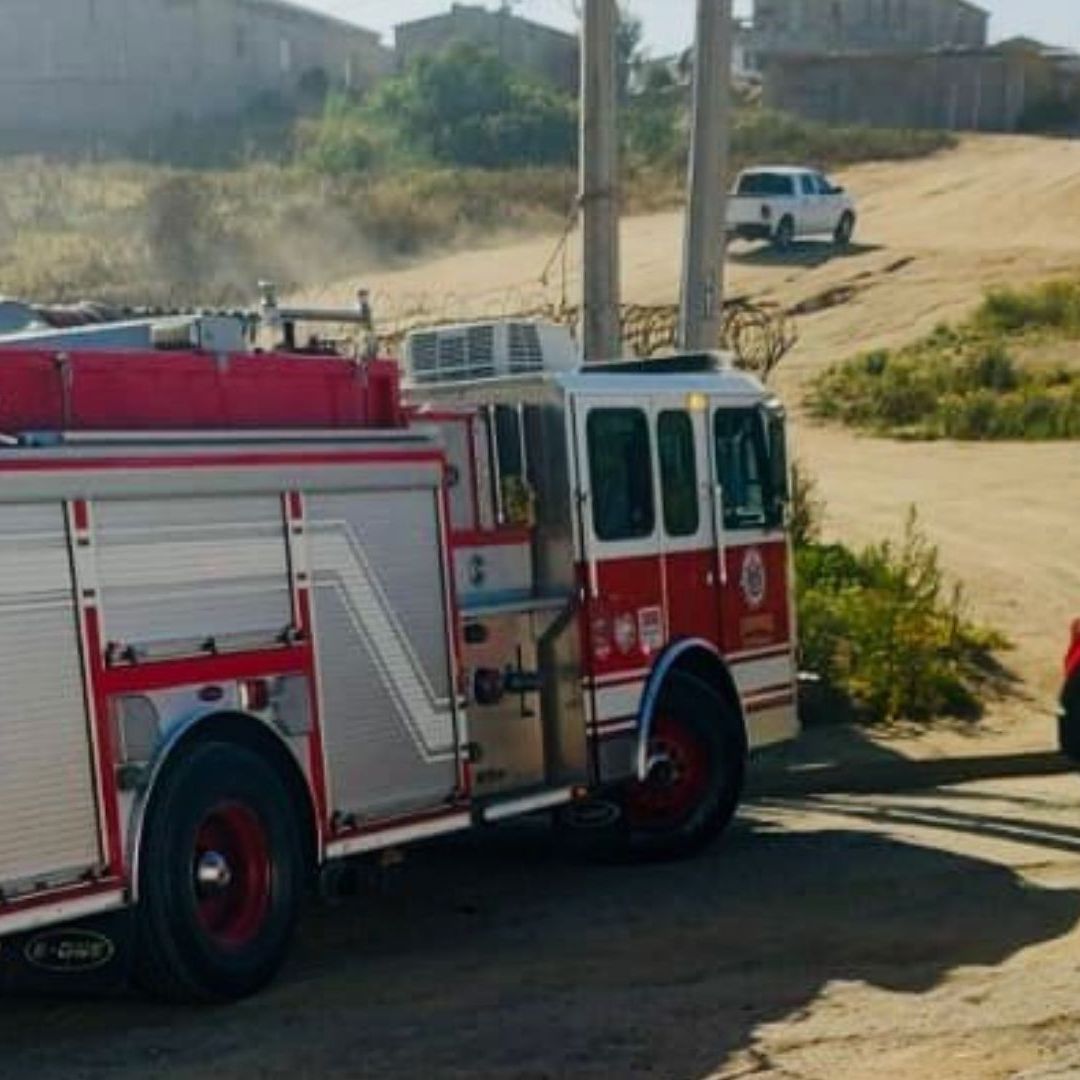 Motociclista Cae en Barranco en Ensenada y Activan Operativo para Rescatarlo