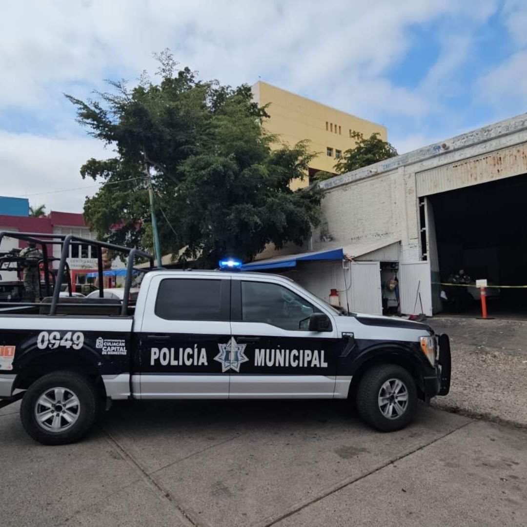 Asesinan a Trailero a Balazos en Culiacán, Sinaloa; Ataque Ocurrió en Estacionamiento