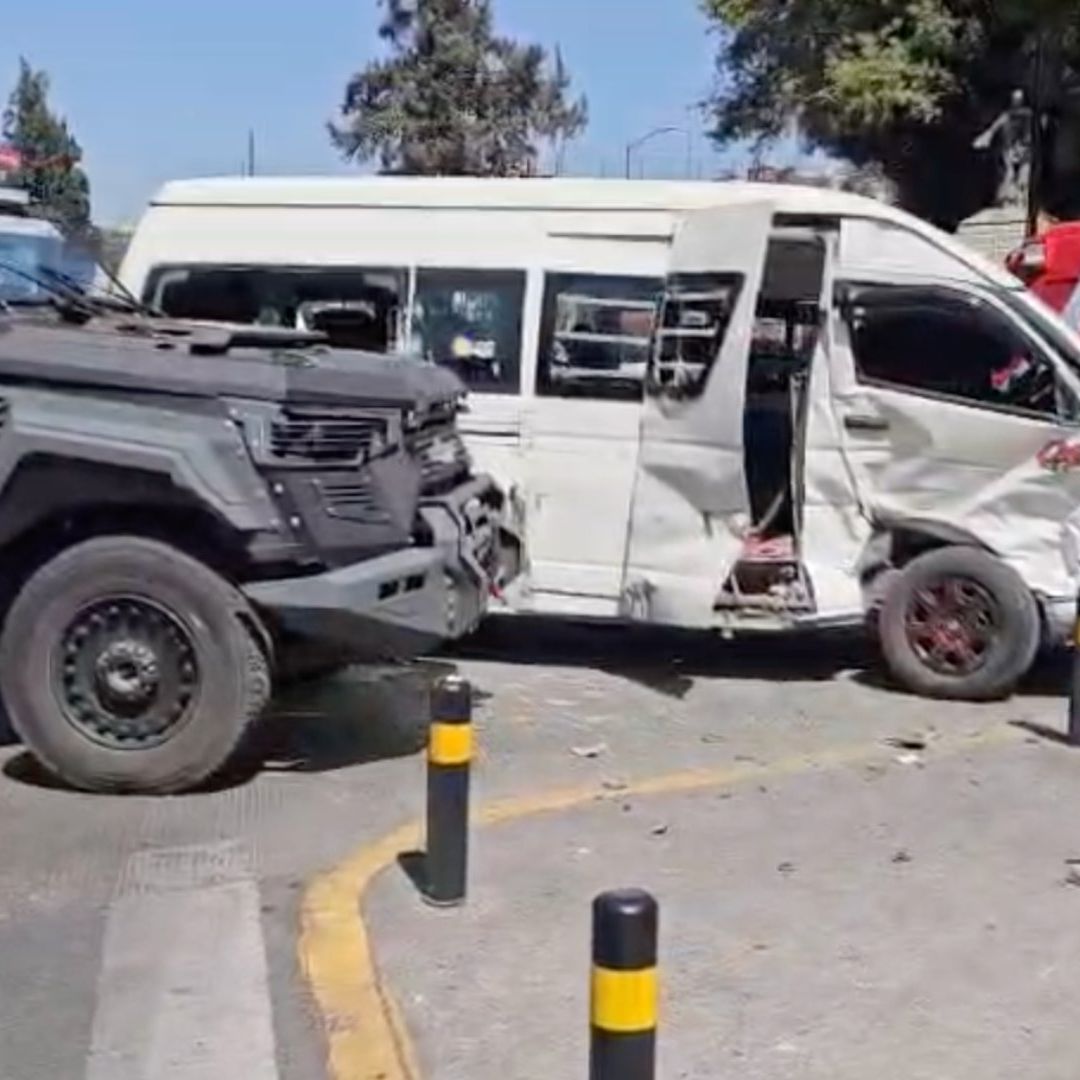 Accidente Bulevar 5 de Mayo y 18 Oriente en Puebla entre Transporte Público y Camioneta Blindada Policía estatal