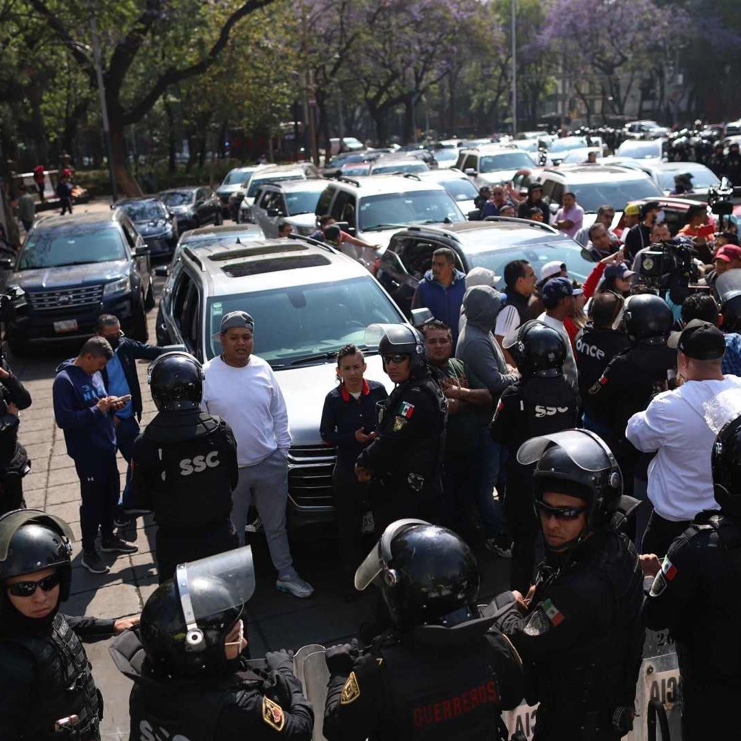Policías bloquearon el paso de conductores de aplicación que protestaban en CDMX el 30 de marzo 2026: Foto: Cuartoscuro