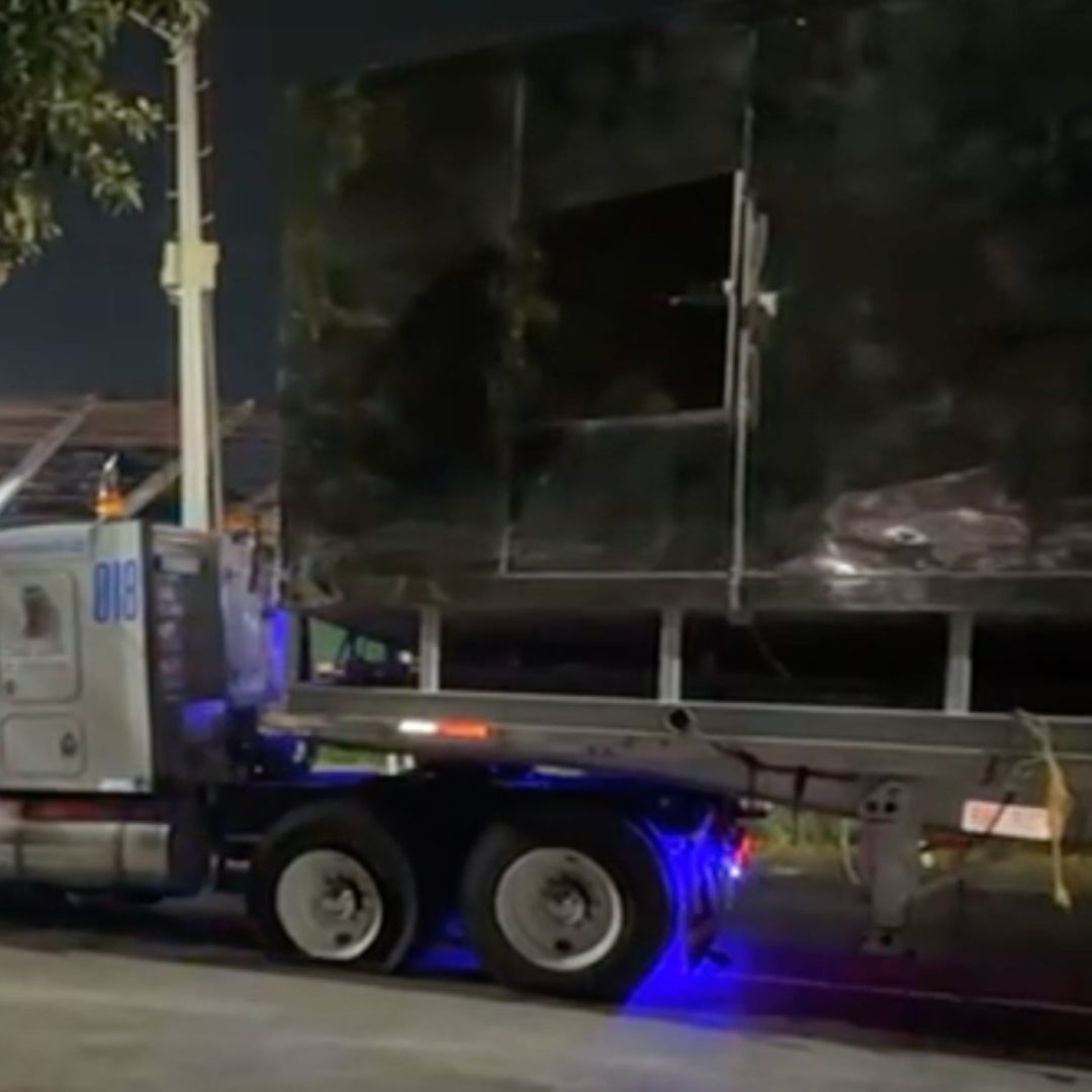 Tráiler se Queda sin Frenos Derriba Caseta La Antigua y Es Detenido a Disparos en Fidel Velázquez Pescadería Veracruz