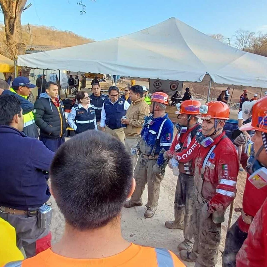 Puesto de Comando en El Rosario, Sinaloa, luego de accidente en Mina Santa Fe. Foto X @CNPC_MX