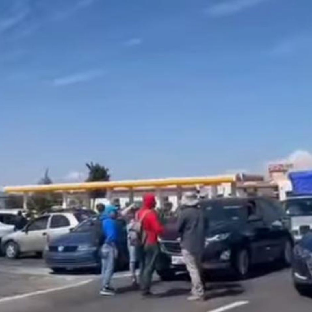 Bloqueo Autopista Puebla Orizaba Córdoba Provoca Tráfico Paralizado por Manifestación Ruta 100