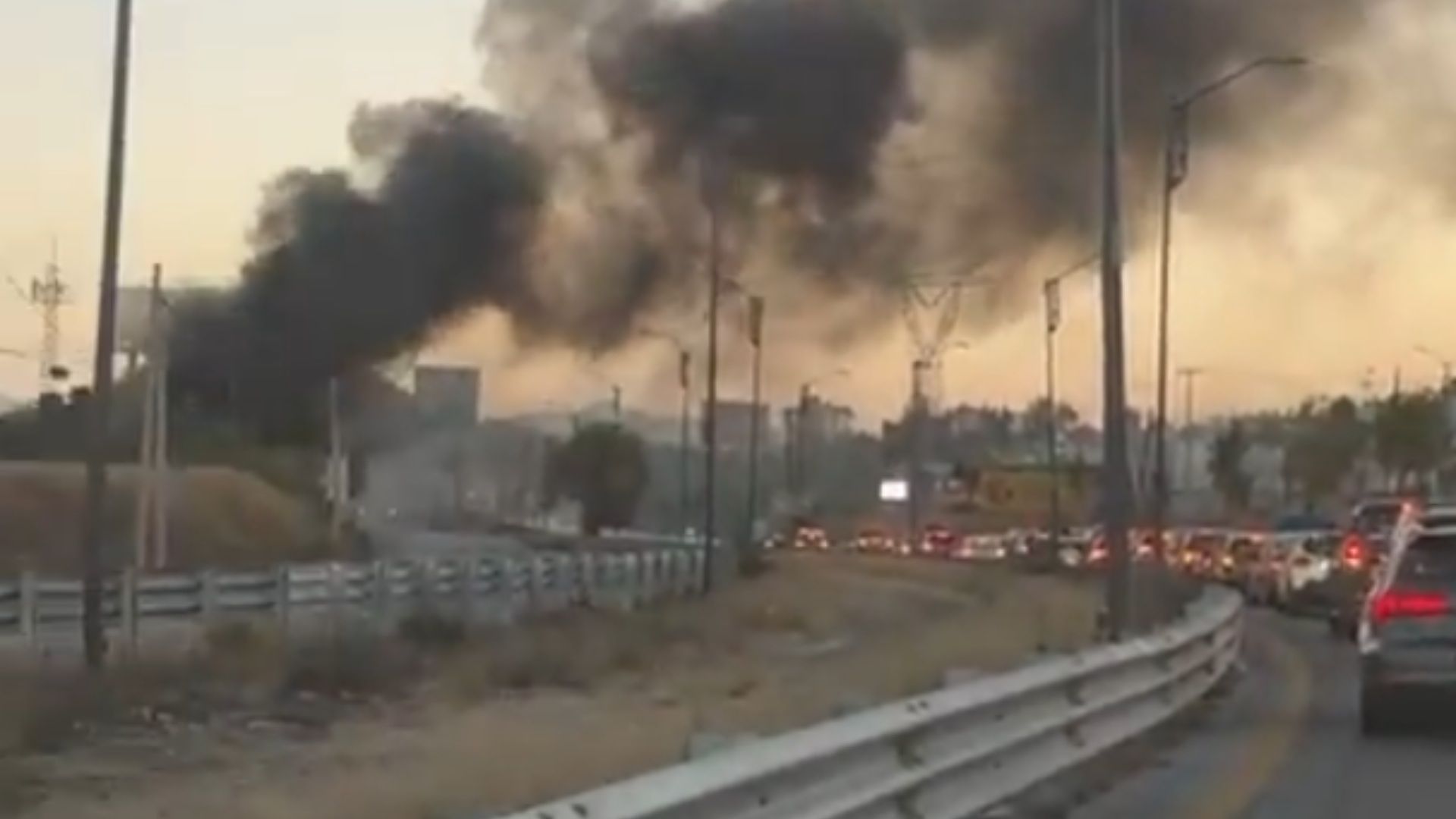 Incendio de Vivero en Periférico Ecológico y Bulevar Valsequillo Reportan Cierre y Tráfico Detenido