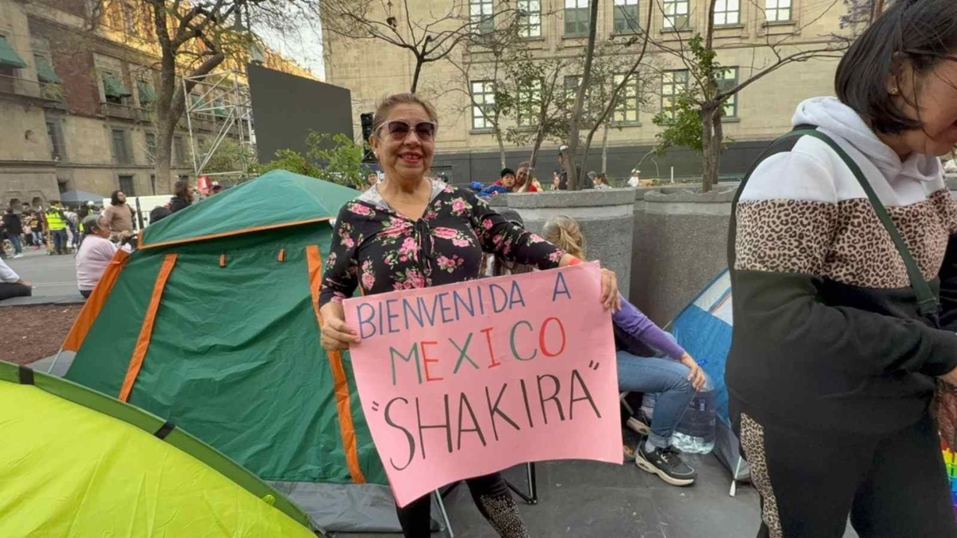 Shakira promete entrega total en su concierto en el Zócalo.