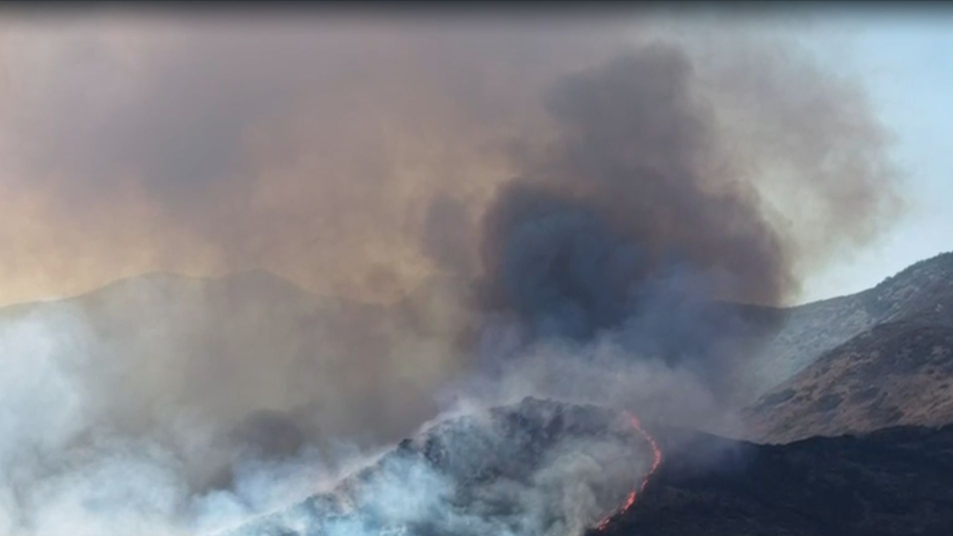 Captan en video grandes columnas de humo en Tepotzotlán