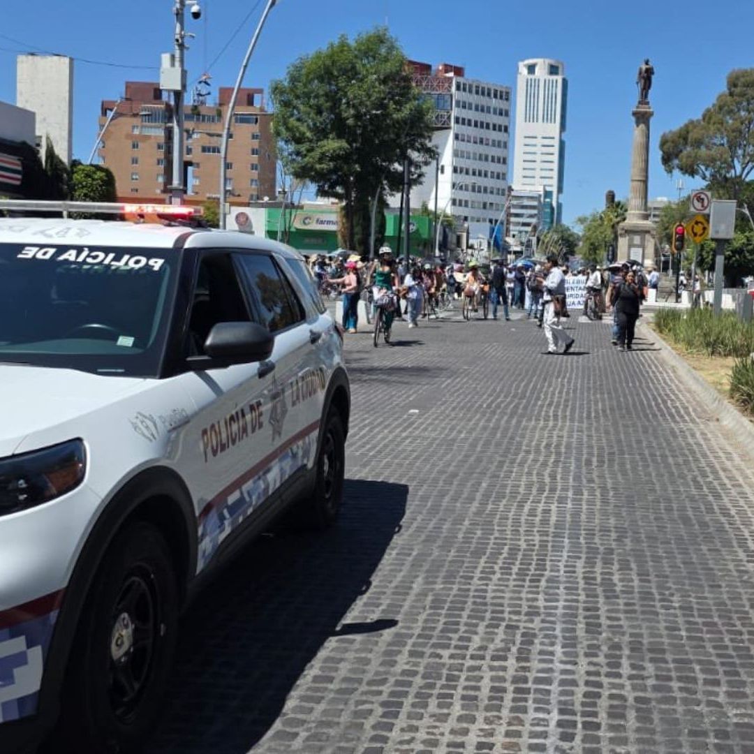 Manifestantes Marcharon por Avenida Juárez en Colonia La Paz al Zócalo de Puebla