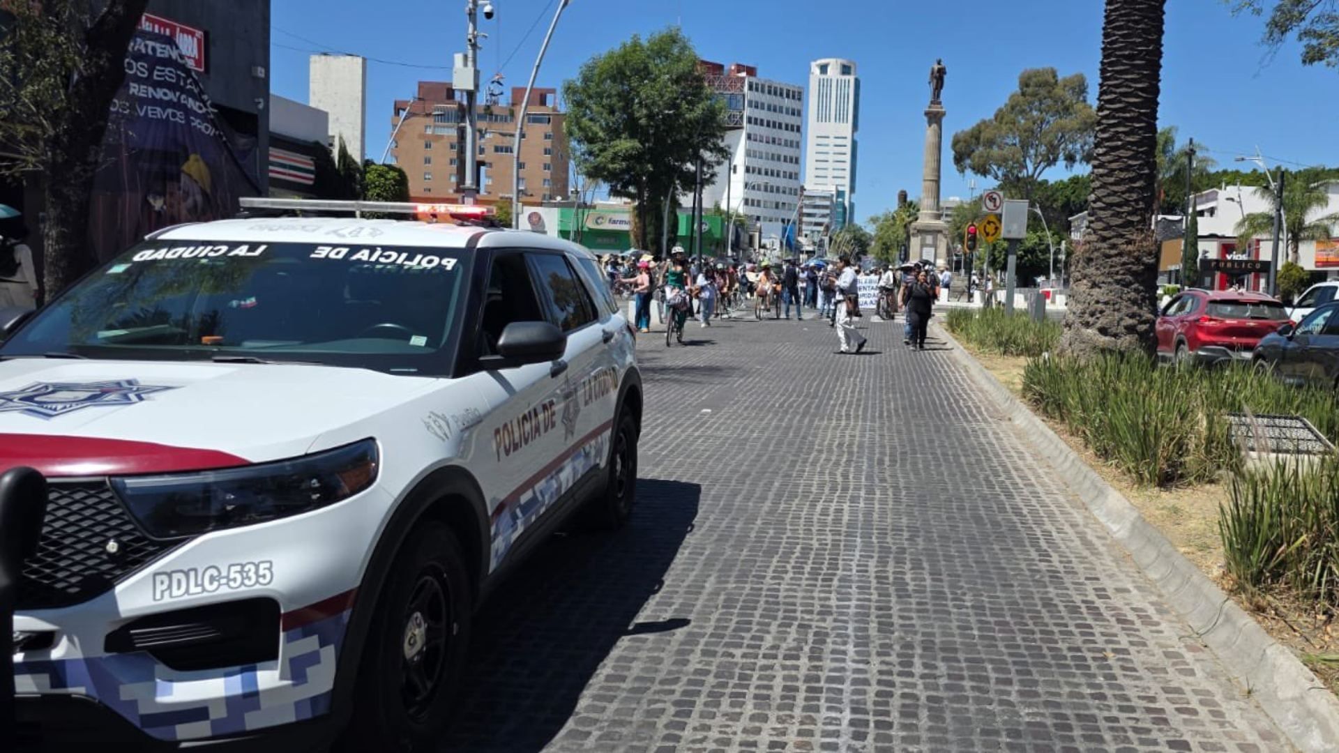 Manifestantes Marcharon por Avenida Juárez en Colonia La Paz al Zócalo de Puebla