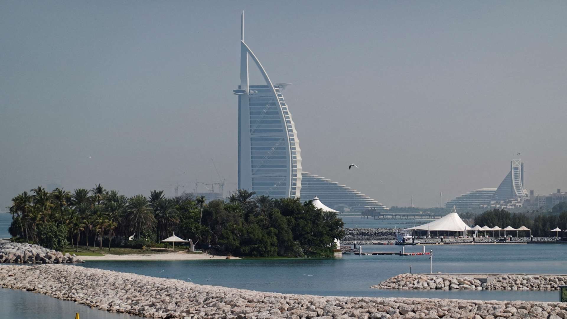 Burj Al Arab en pie, después de un ataque iraní,