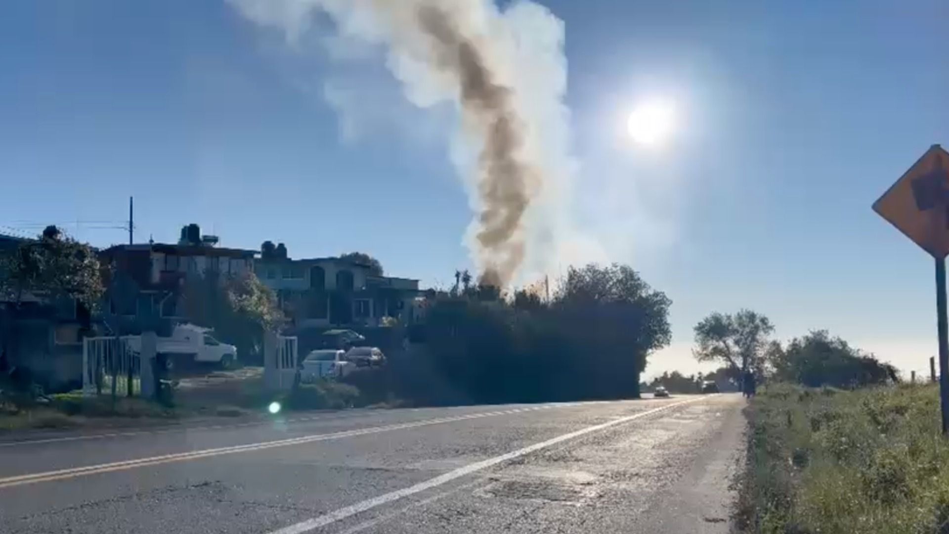 quema de pastizal causa incendio de vivienda en Acajete en Veracruz.
