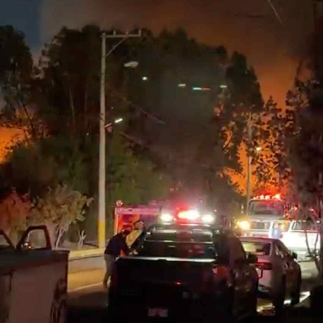 Incendio Destruye Empresa en Zona Industrial