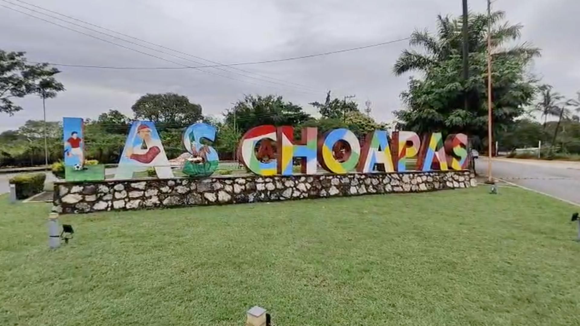 Hallana abandonada a recién nacida en caja de cartón en Las Choapas