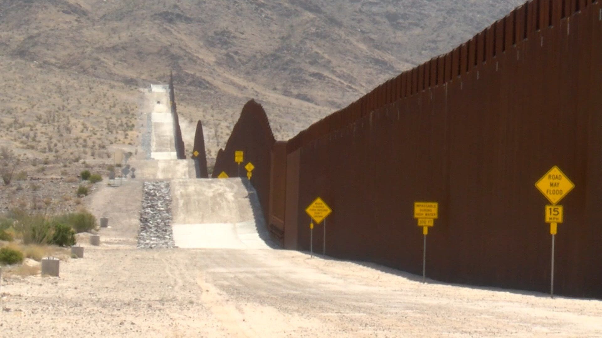Rescatan a Tres Personas en Dos Hechos Distintos en Muro Fronterizo de Tijuana