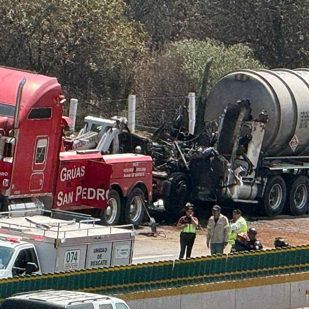 Pipa accidentada en la autopista México-Puebla. Foto: N+