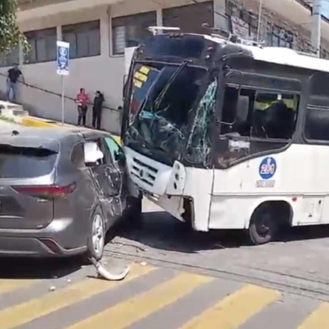 Cinco Lesionados tras Choque Entre Autobús y Camioneta Particular en A venida 5 y Calle 2 Córdoba Veracruz
