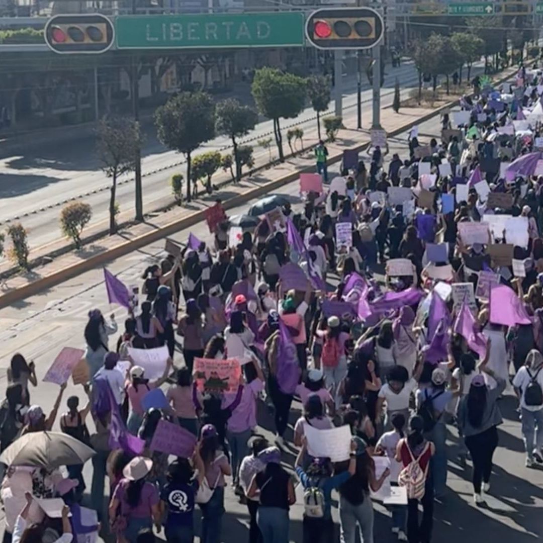 Comienza la Marcha del 8M en León Guanajuato Integrada por Miles de Mujeres. Foto: N+