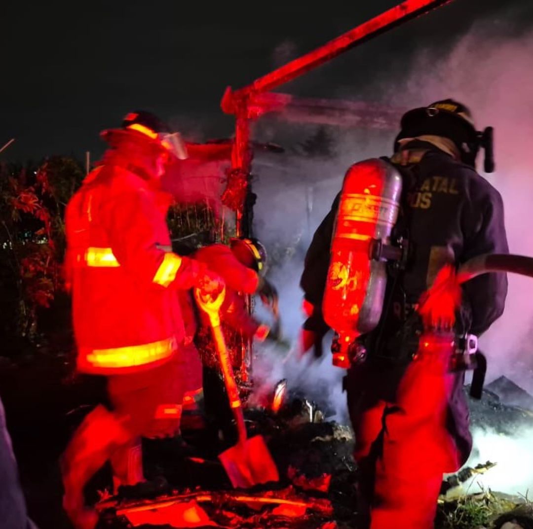 Incendio Consume una Casa en Colonia Lomas de San Miguel Puebla Bomberos Sofocan Llamas