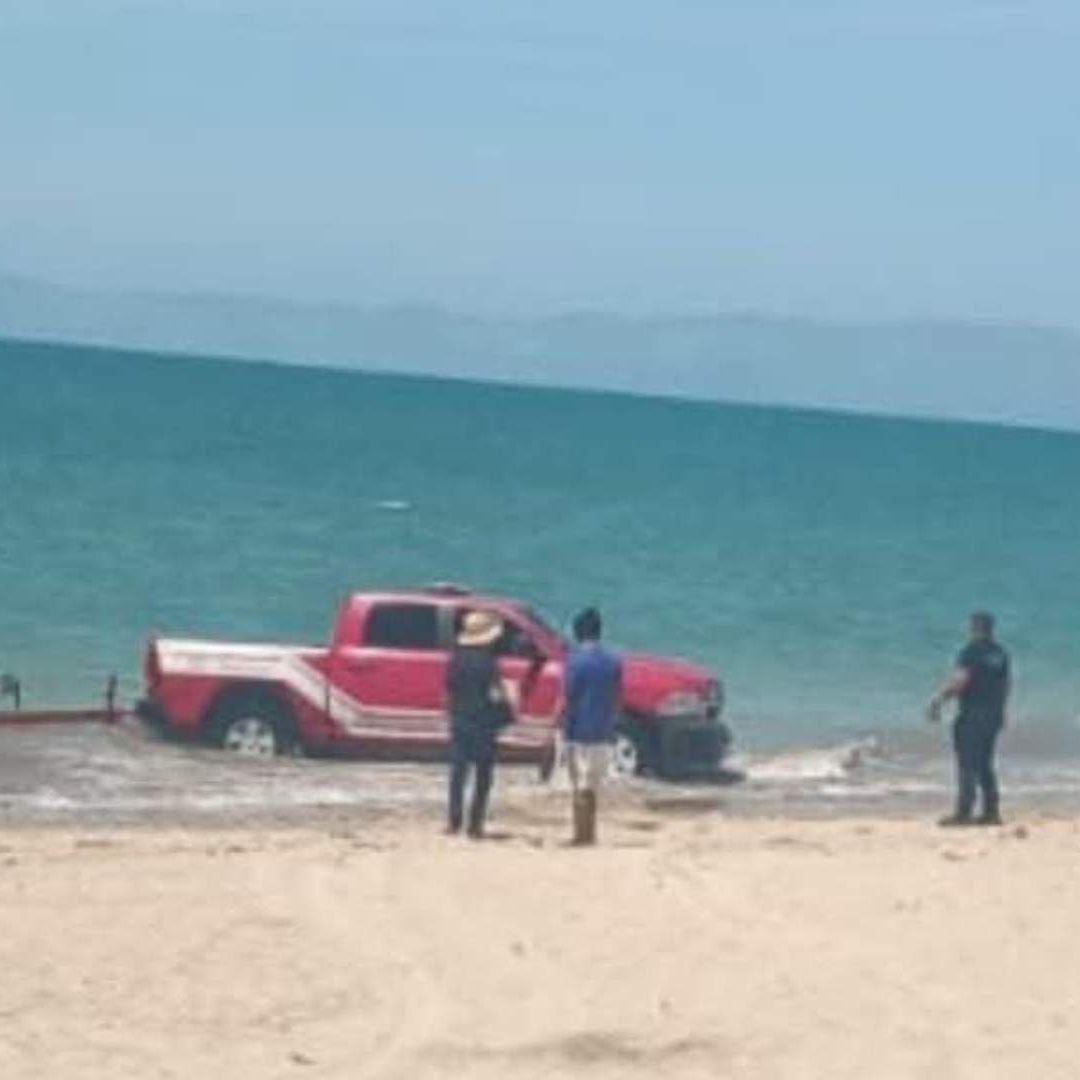 Rescatan a Hombre en Bahía de Kino; El Hombre Intentaba Llegar Nadando a la Isla Alcatraz