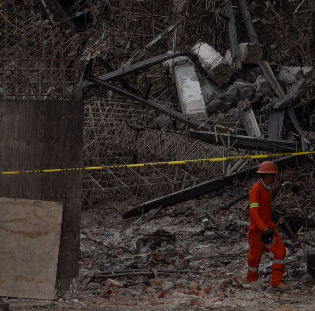 Derrumbe de Edificio en San Antonio Abad: ¿Cuál es el Estado de Salud del Único Sobreviviente?