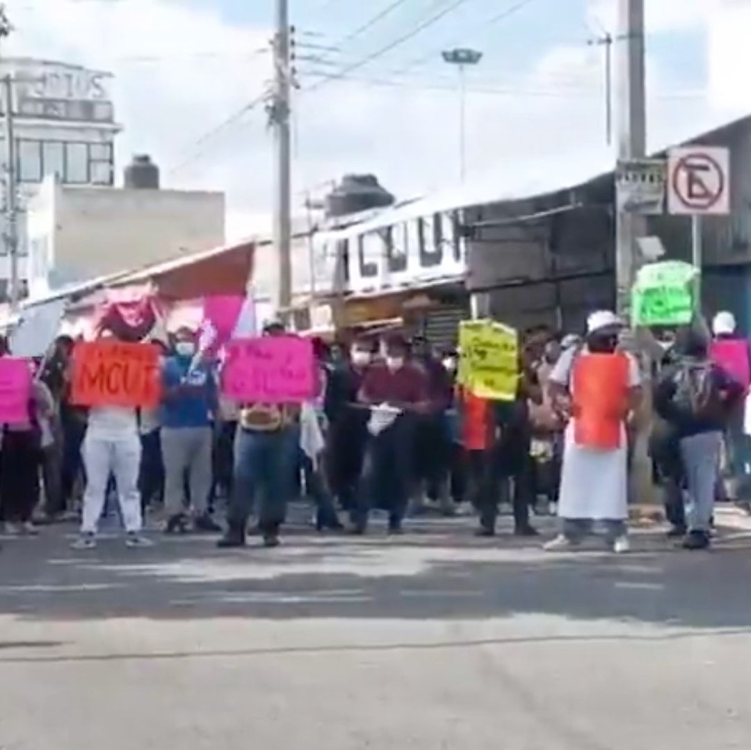 Bloqueo Calles 42 Norte 20 Oriente Manifestación Comerciantes Mercado Morelos Puebla