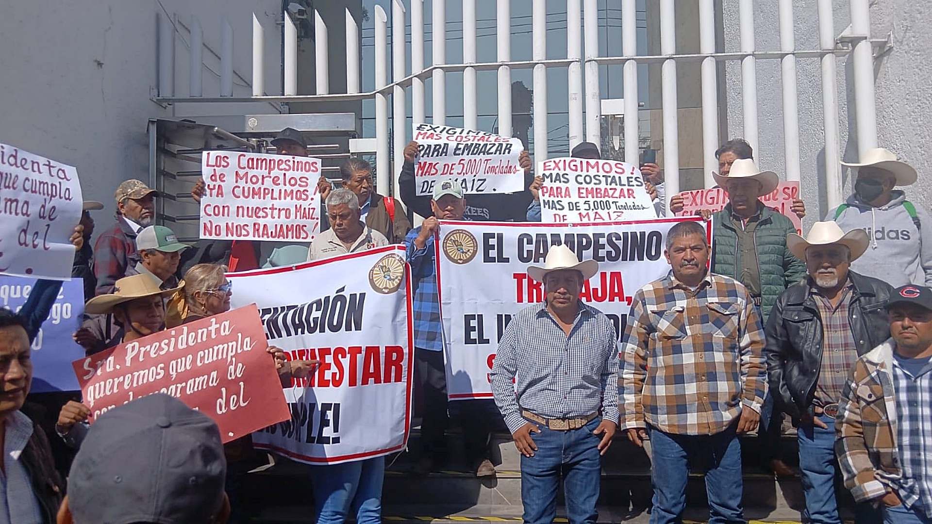 Protesta de campesinos de Morelos en la Ciudad de México. Foto: Facebook Movimiento Agrícola Campesino MAC