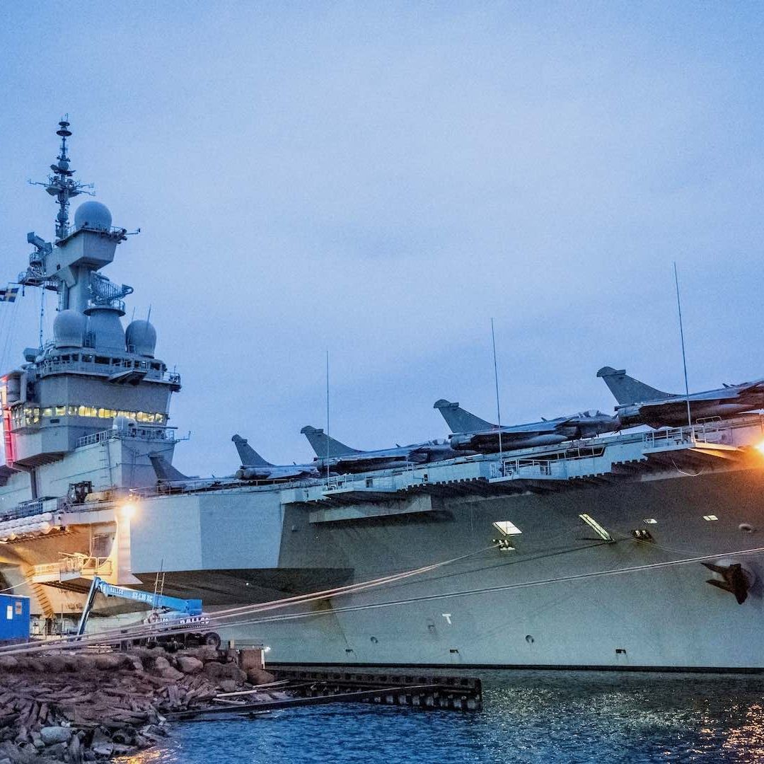Portaaviones Charles de Gaulle fue enviado al Mediterráneo