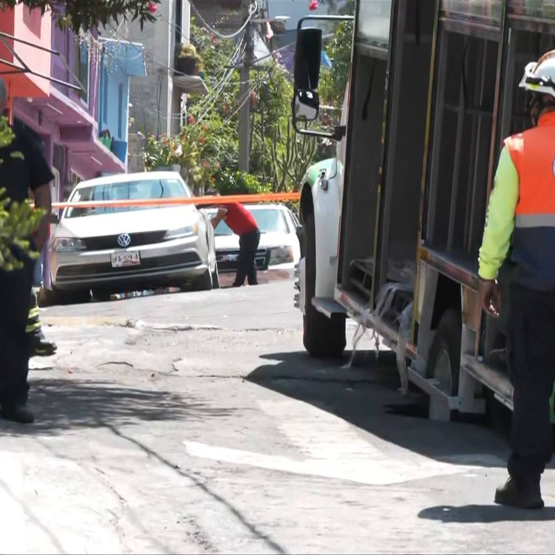 Socavón en colonia Xalpa, Iztapalapa