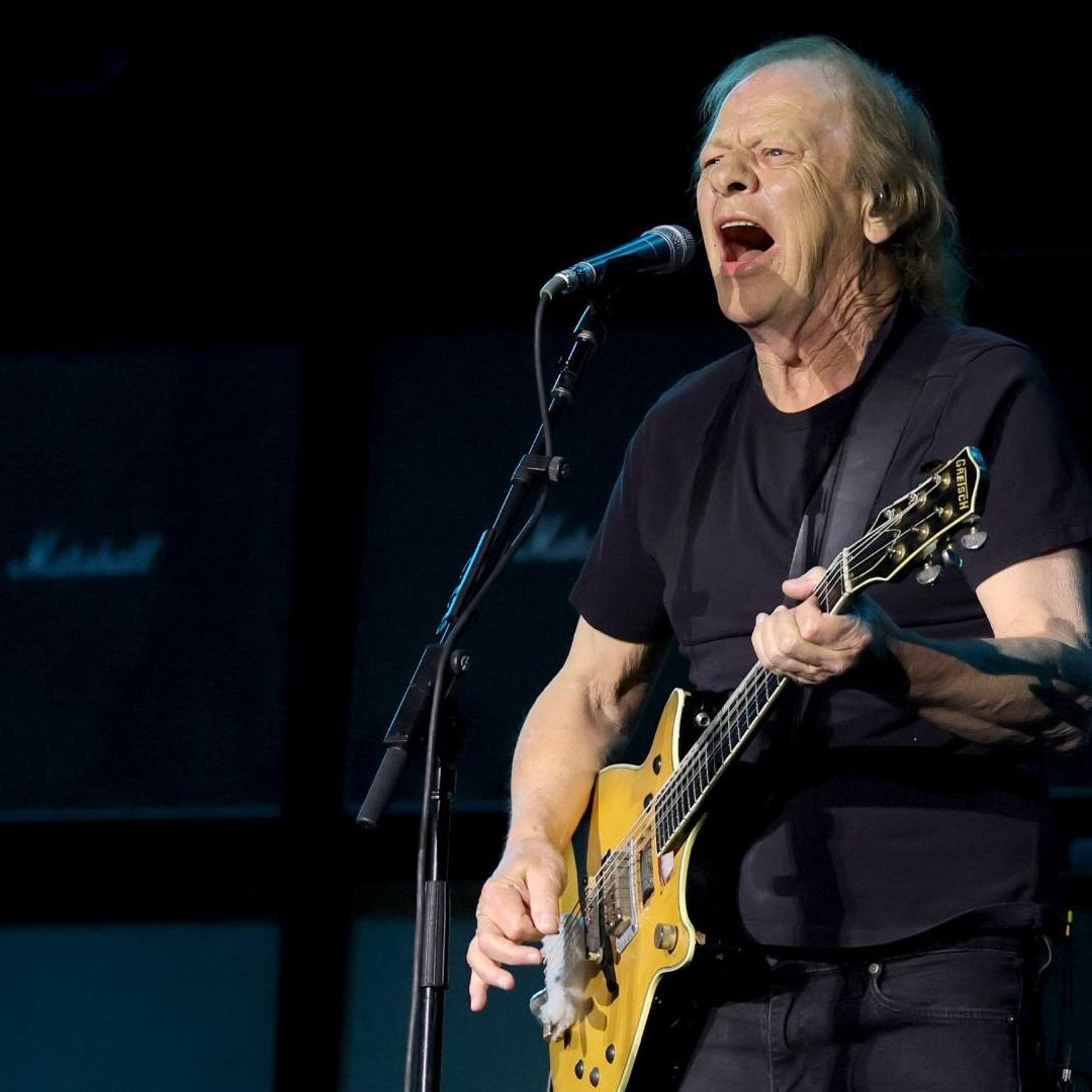 Stevie Young, Guitarrista de AC/DC, Es Hospitalizado en Buenos Aires, Argentina: ¿Qué le Pasó?