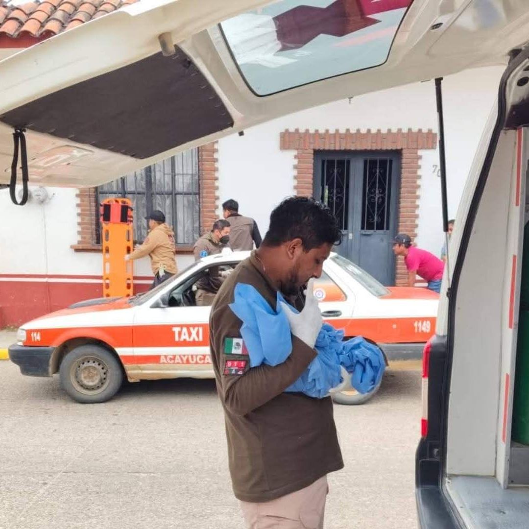 Mujer Da a Luz al Interior de Taxi Oluta Veracruz Protección Civil Asistió en el Nacimiento se Trasladaba al Hospital