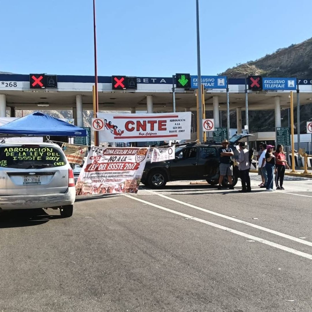 Docentes de CNTE Libera Casetas en Tijuana y Ensenada Durante Movilizaciones