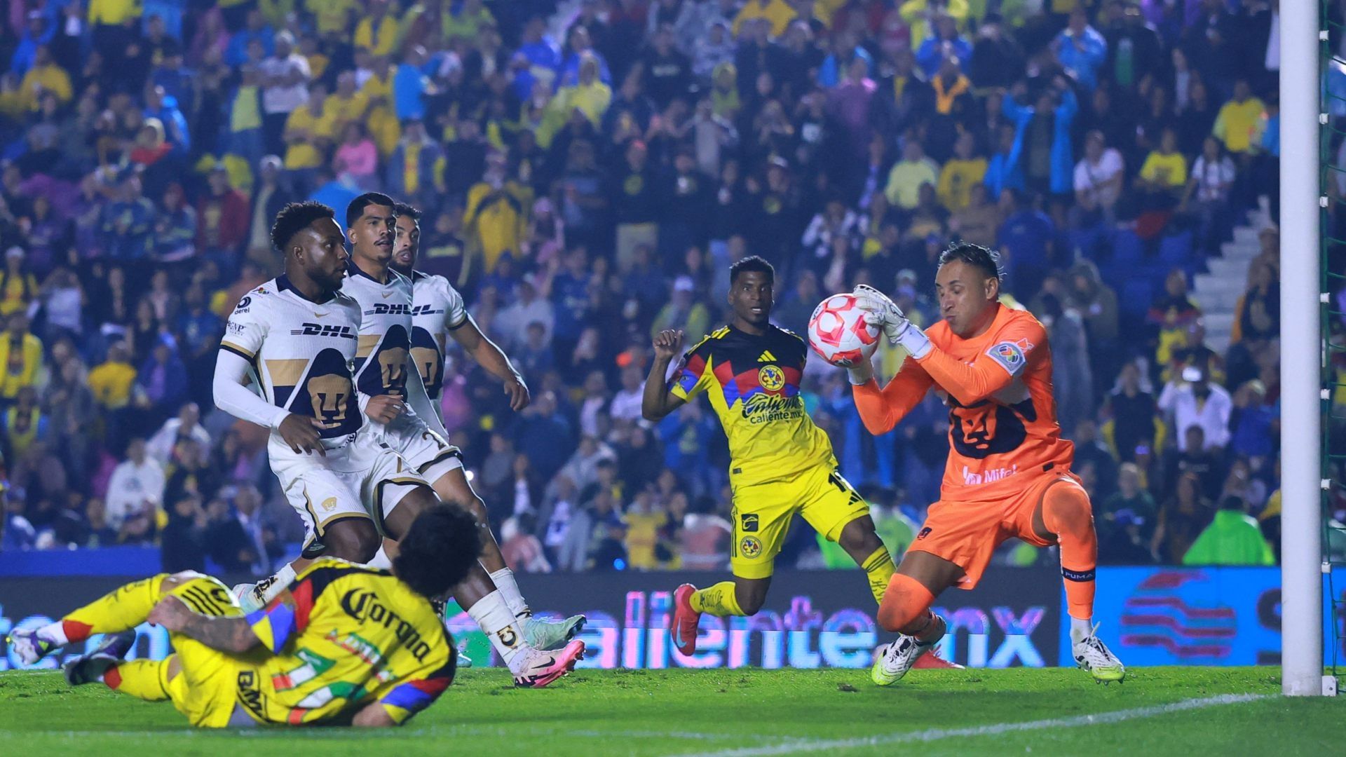 Keylor Navas defenderá la portería de los Pumas en el partido contra América de la Jornada 12 de la Liga MX 2026. Foto: Reuters