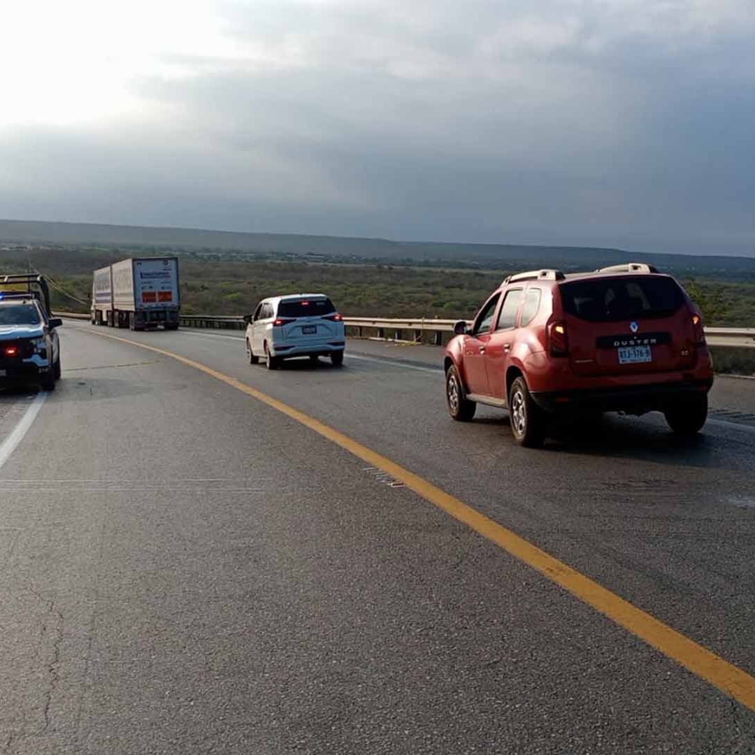 Choque Entre Tres Tráileres en Tamaulipas Deja un Muerto y Una Mujer Lesionada