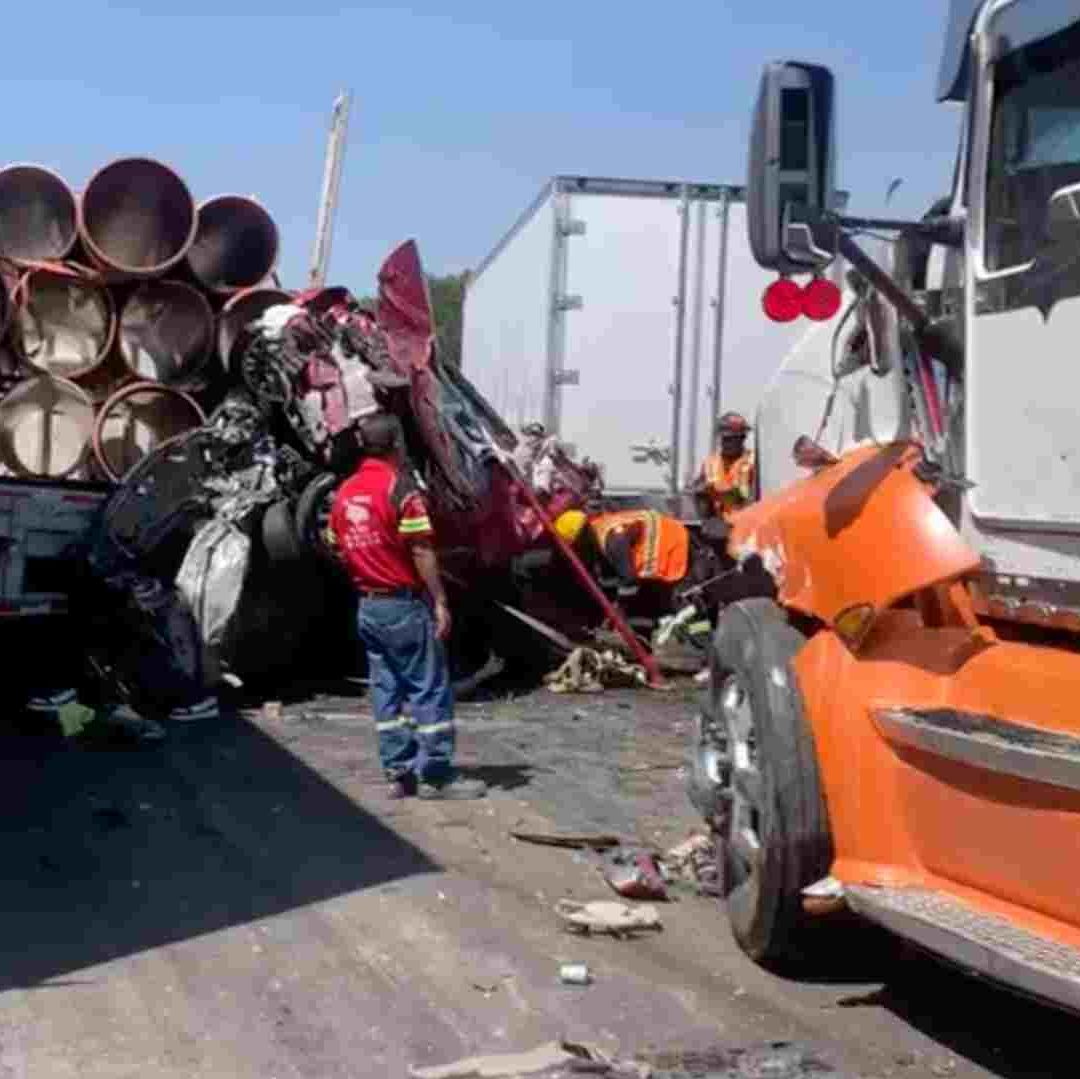 Megacarambola en Carretera 57 Involucra al Menos 15 Carros