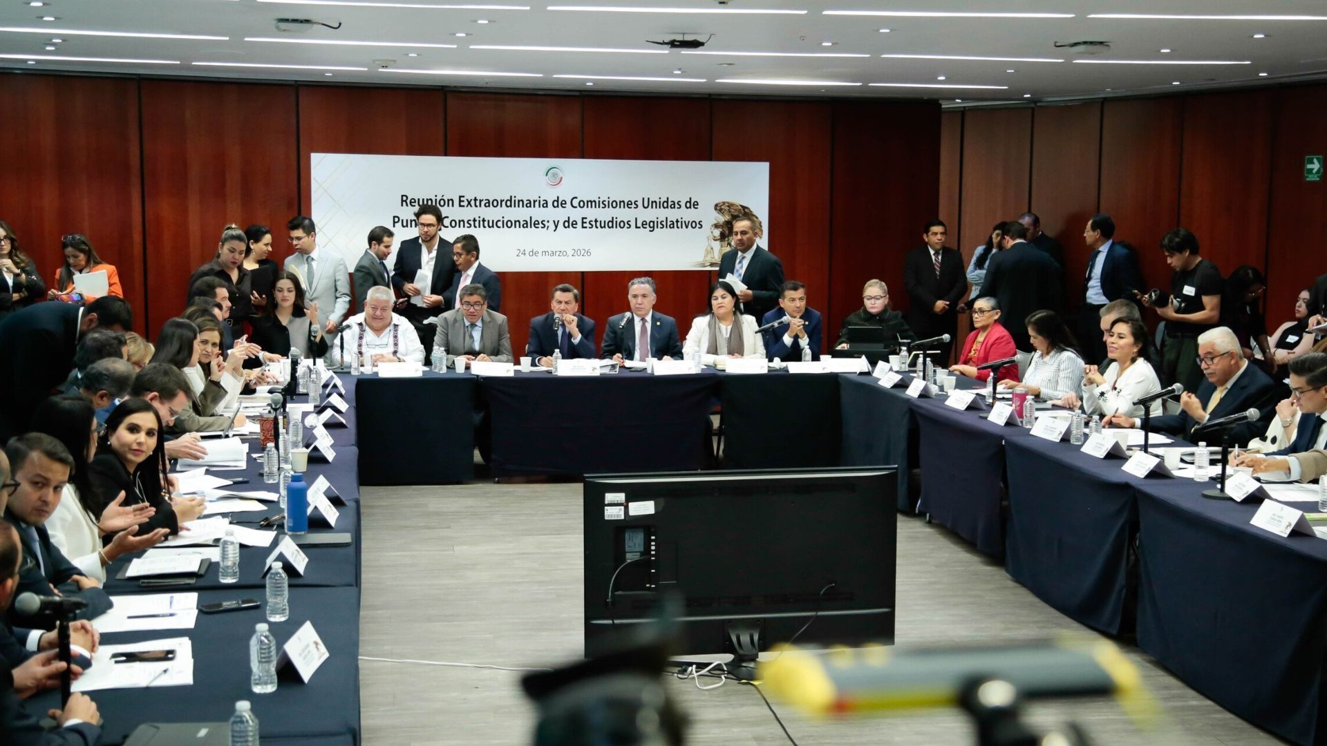 La sesión arrancó a las 14:00 horas y cerró a las 17:07.
