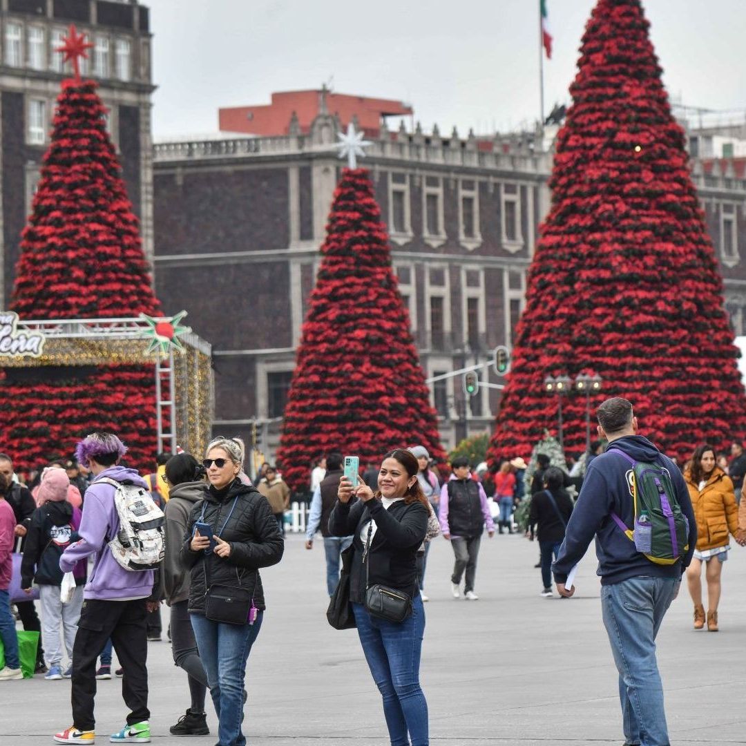 Verbena navideña en el Zócalo de la CDMX
