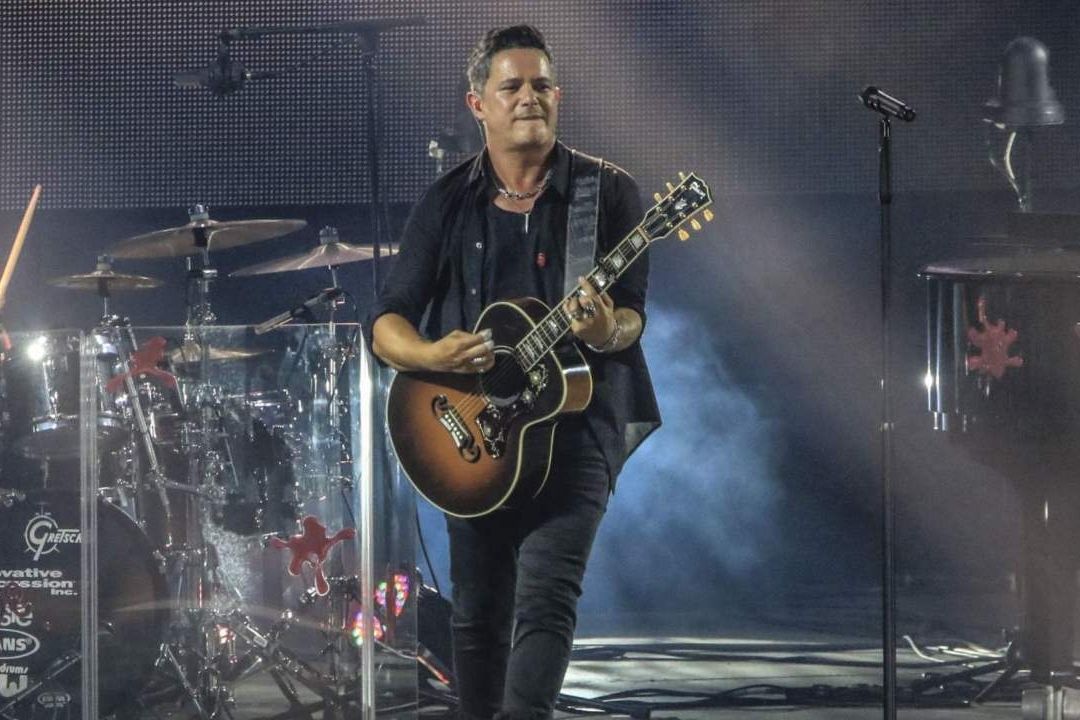 El cantante Alejandro Sanz se manifestó "feliz" de fichar por Sony Music Entertainment, luego de que hace algunos días sufriera de una depresión