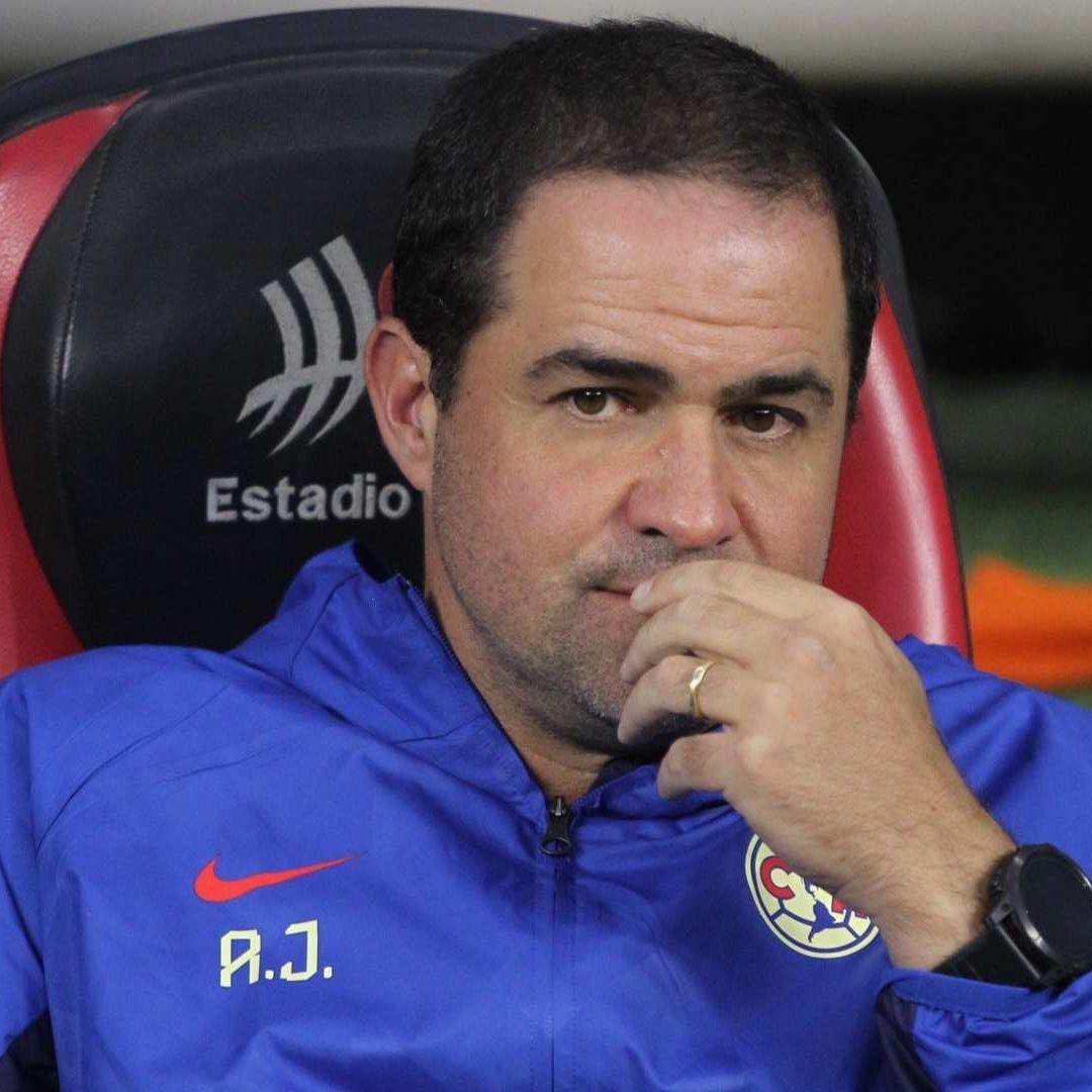 Operan de Emergencia al Técnico André Jardine ¿Qué le Pasó?