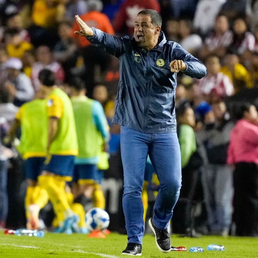 Aunque está en contra de la Regla de Menores, Jardine se comprometió a cumplirla con América. Foto AP