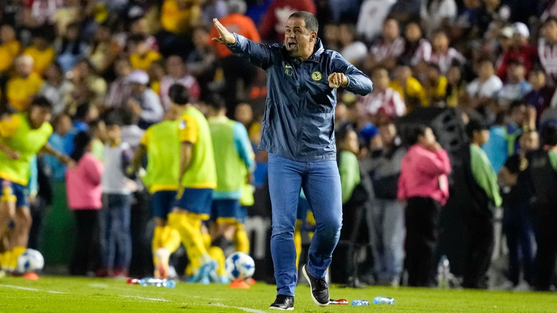 Aunque está en contra de la Regla de Menores, Jardine se comprometió a cumplirla con América. Foto AP