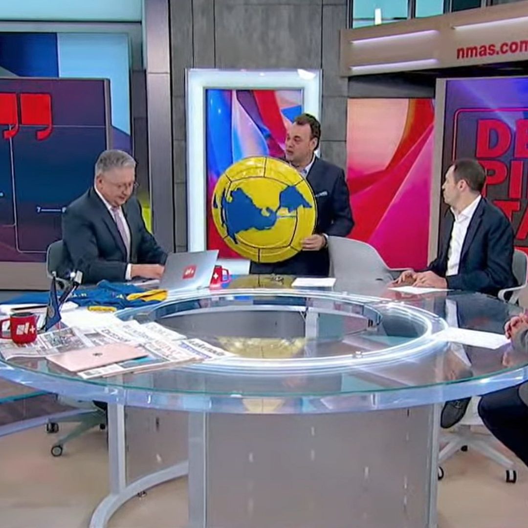 David Faitelson posa con escudo del América, pero asegura que su estilo no cambiará