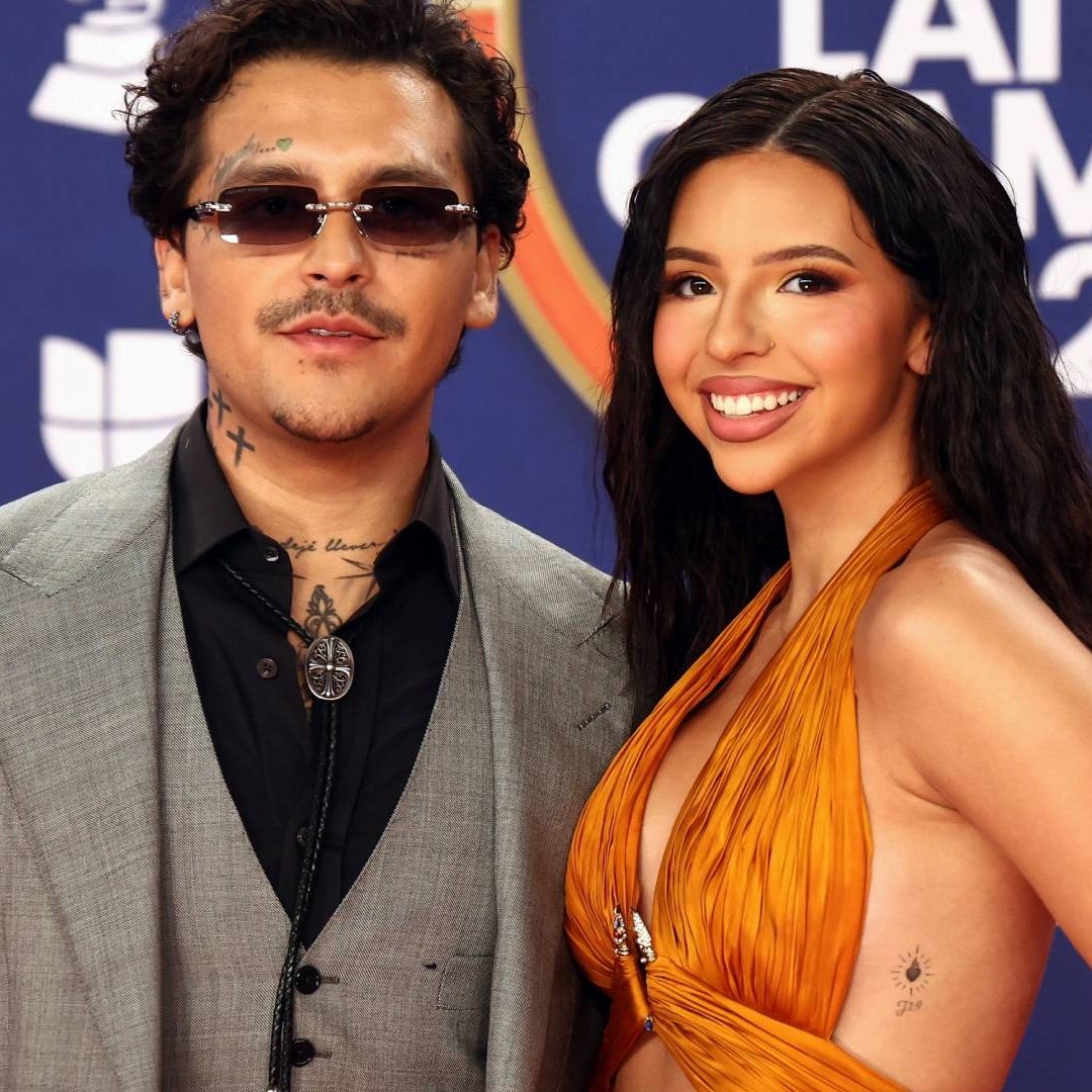 Latin Grammy 2025: Parejas que Brillaron en la Alfombra y Premiación de Las Vegas