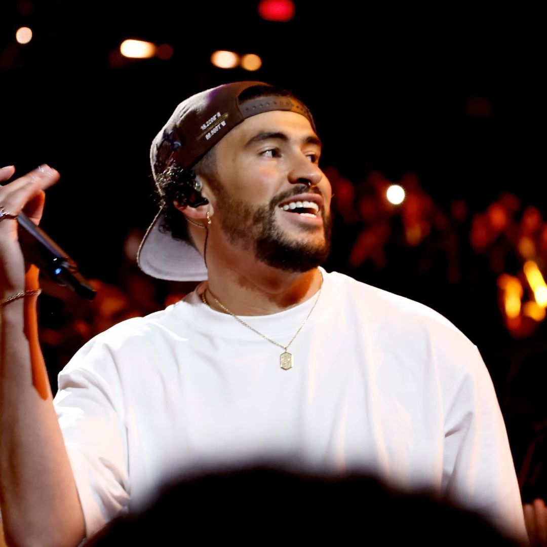 Bad Bunny en el escenario durante los Grammy 2023, en Los Ángeles