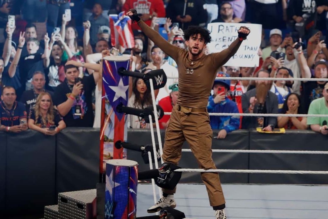 !De 2 a 3 caídas¡ Bad Bunny vence al luchador Damian Priest