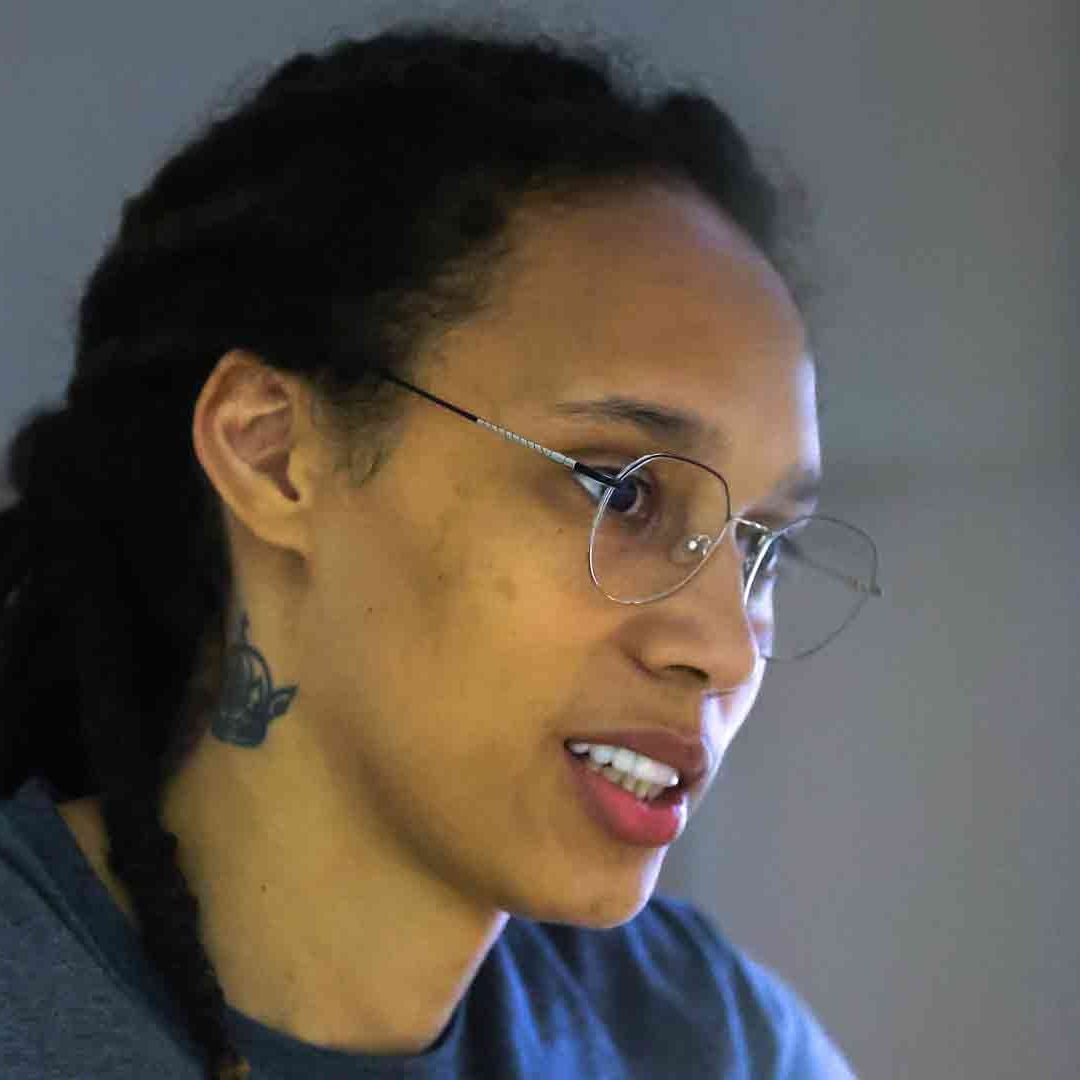 Rusia libera a Brittney Griner en canje de presos con EUA