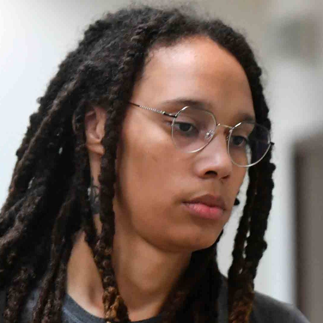 Brittney Griner llegó este viernes por la madrugada a EUA después de ser liberada por Rusia