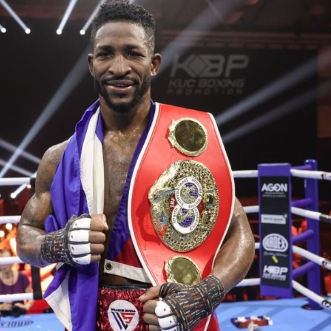 William "Indomable" Scull enfrentará este sábado a Saúl "Canelo" Álvarez en la ANB Arena de Riad, en Arabia Saudita.